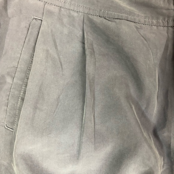 GAP pleated front silk feel dress shorts Sz 10 - Picture 3 of 5